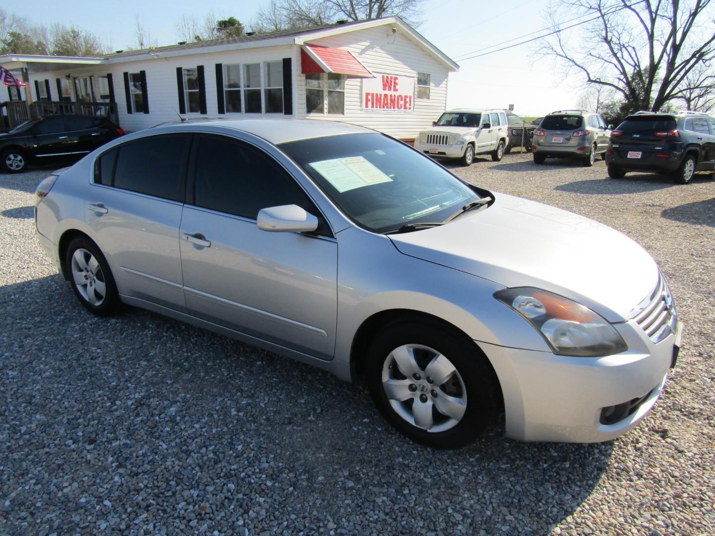 2008 Silver /Gray Nissan Altima 2.5 (1N4AL21E48N) with an 2.5L L4 DOHC 16V engine, Automatic transmission, located at 15016 S Hwy 231, Midland City, AL, 36350, (334) 983-3001, 31.306210, -85.495277 - Photo#0